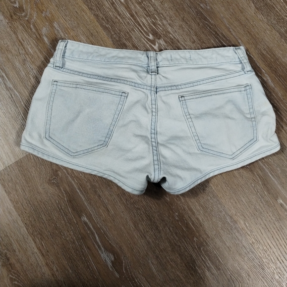 Gap 1969 Lightweight Casual Mid Rise Jean Beachie Light Blue Denim Shorts Size 0 - Picture 3 of 13